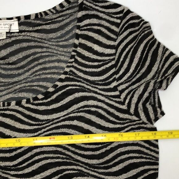 St John Sport by Marie Gray Short Sleeve Top  Wavy Print Black/Beige Size M - Picture 7 of 8